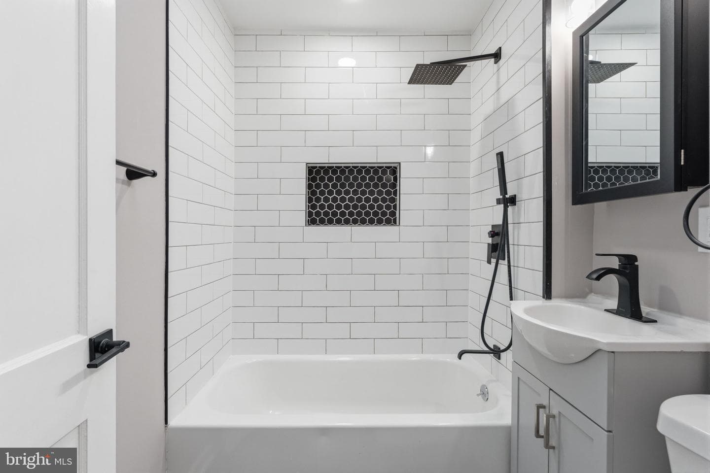 6208 Shelbourne Street photo 17
