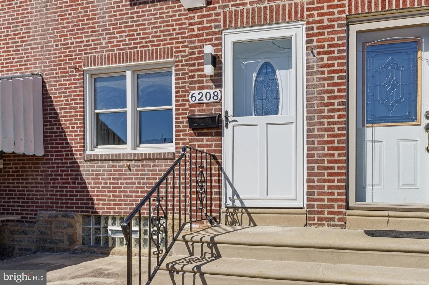 6208 Shelbourne Street photo 3