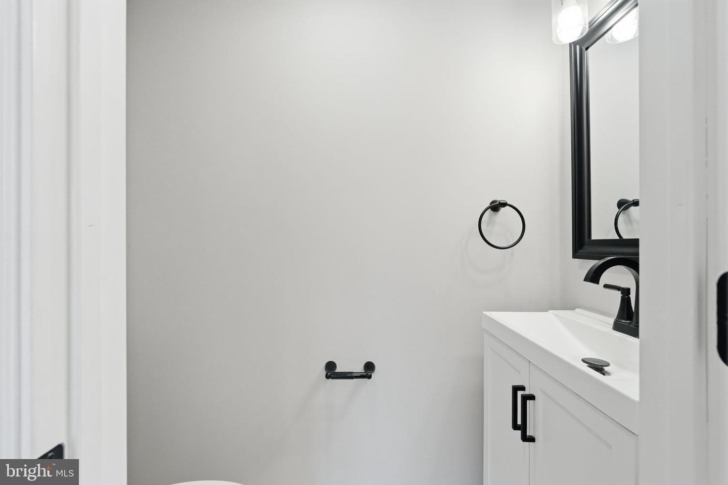 6208 Shelbourne Street photo 9