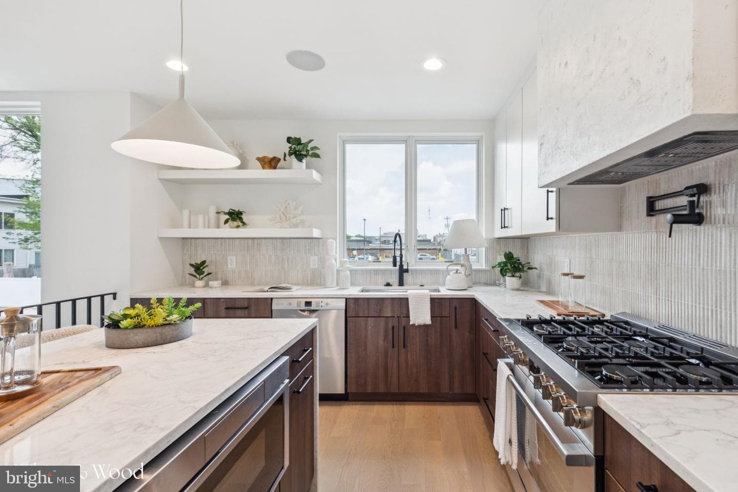 610 Brenna Walk photo 11