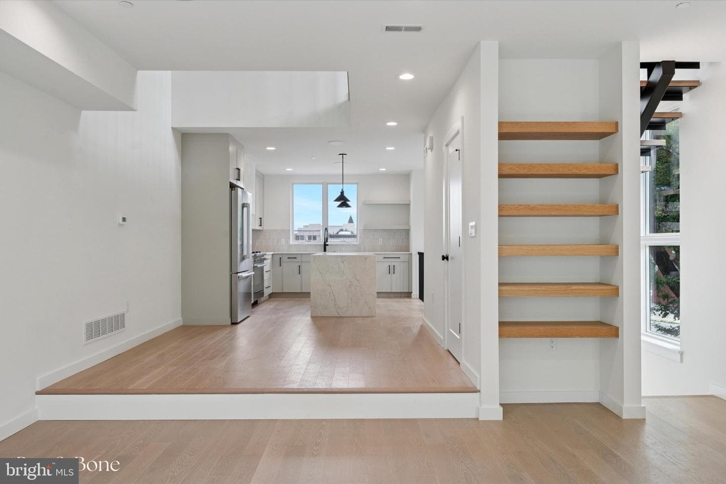 610 Brenna Walk photo 15