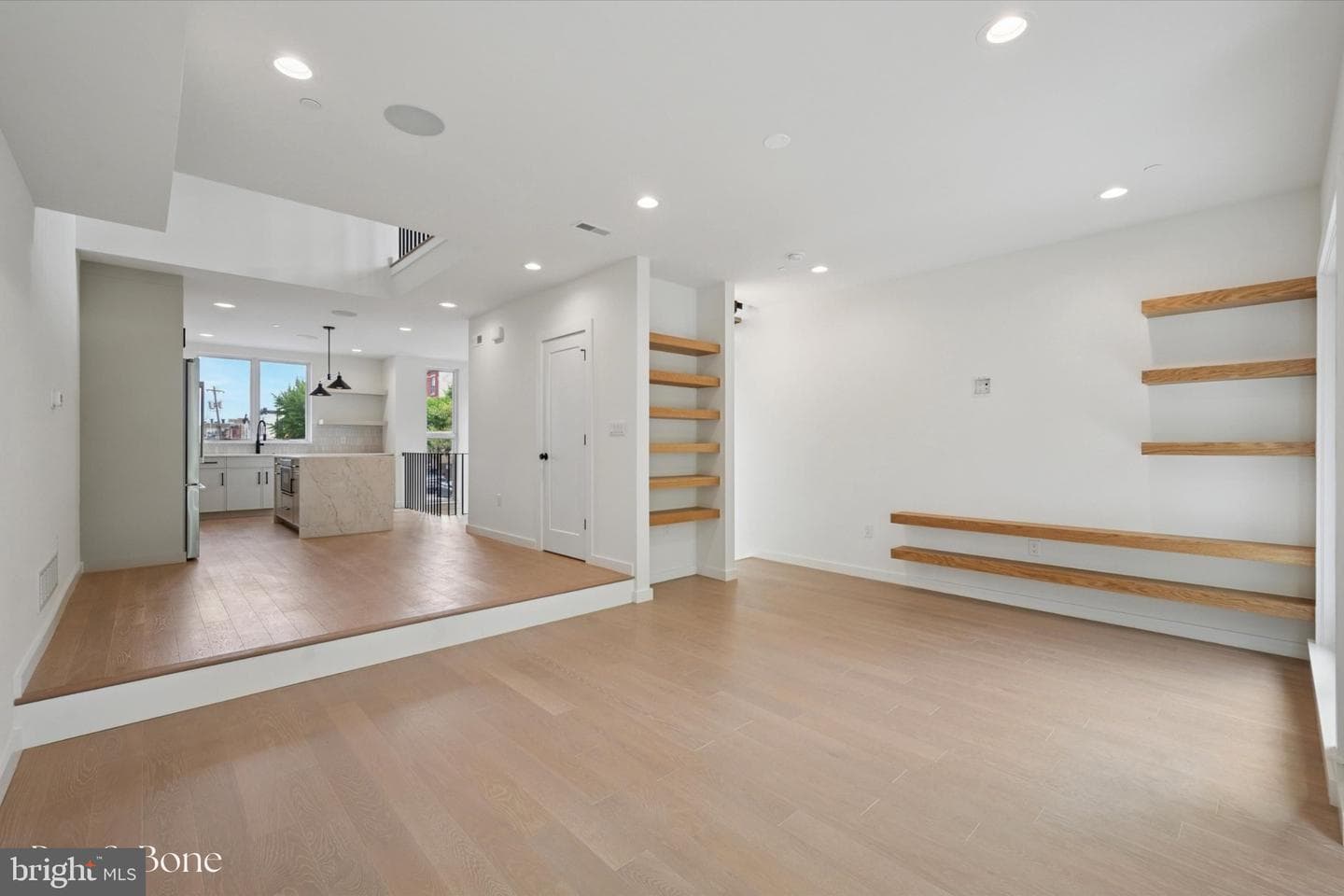 610 Brenna Walk photo 16