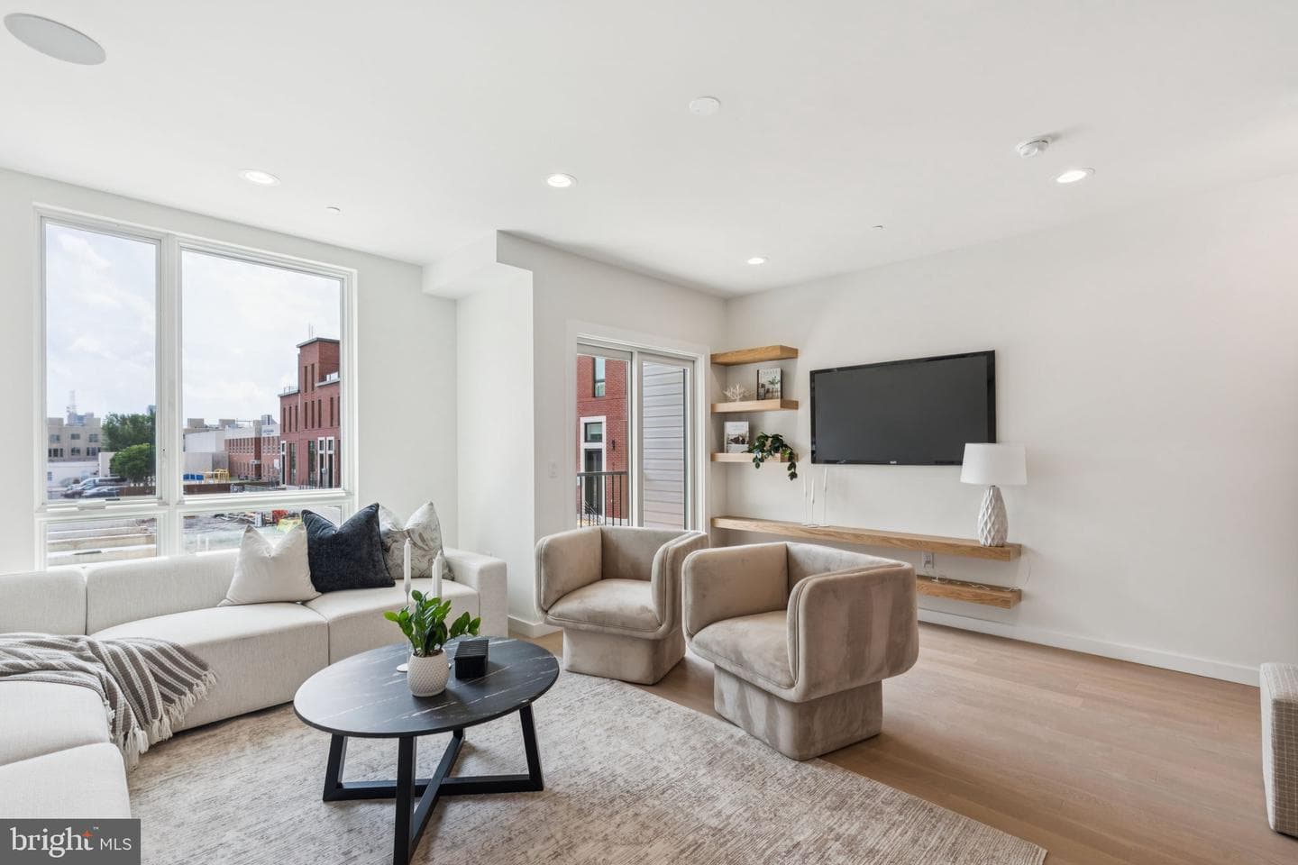 610 Brenna Walk photo 28