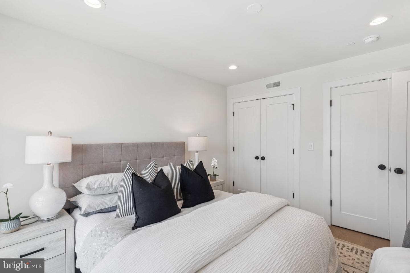 610 Brenna Walk photo 34