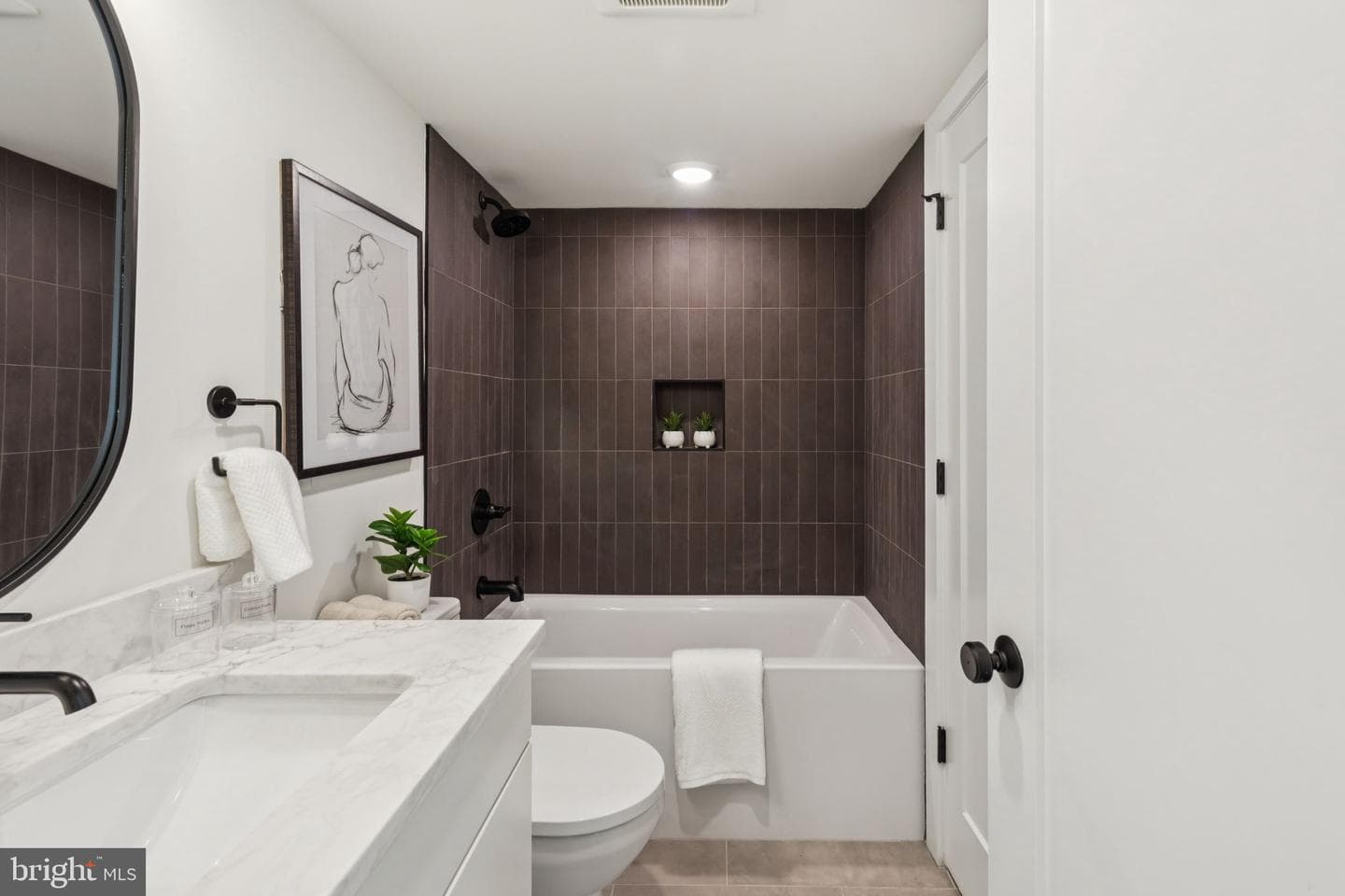 610 Brenna Walk photo 37