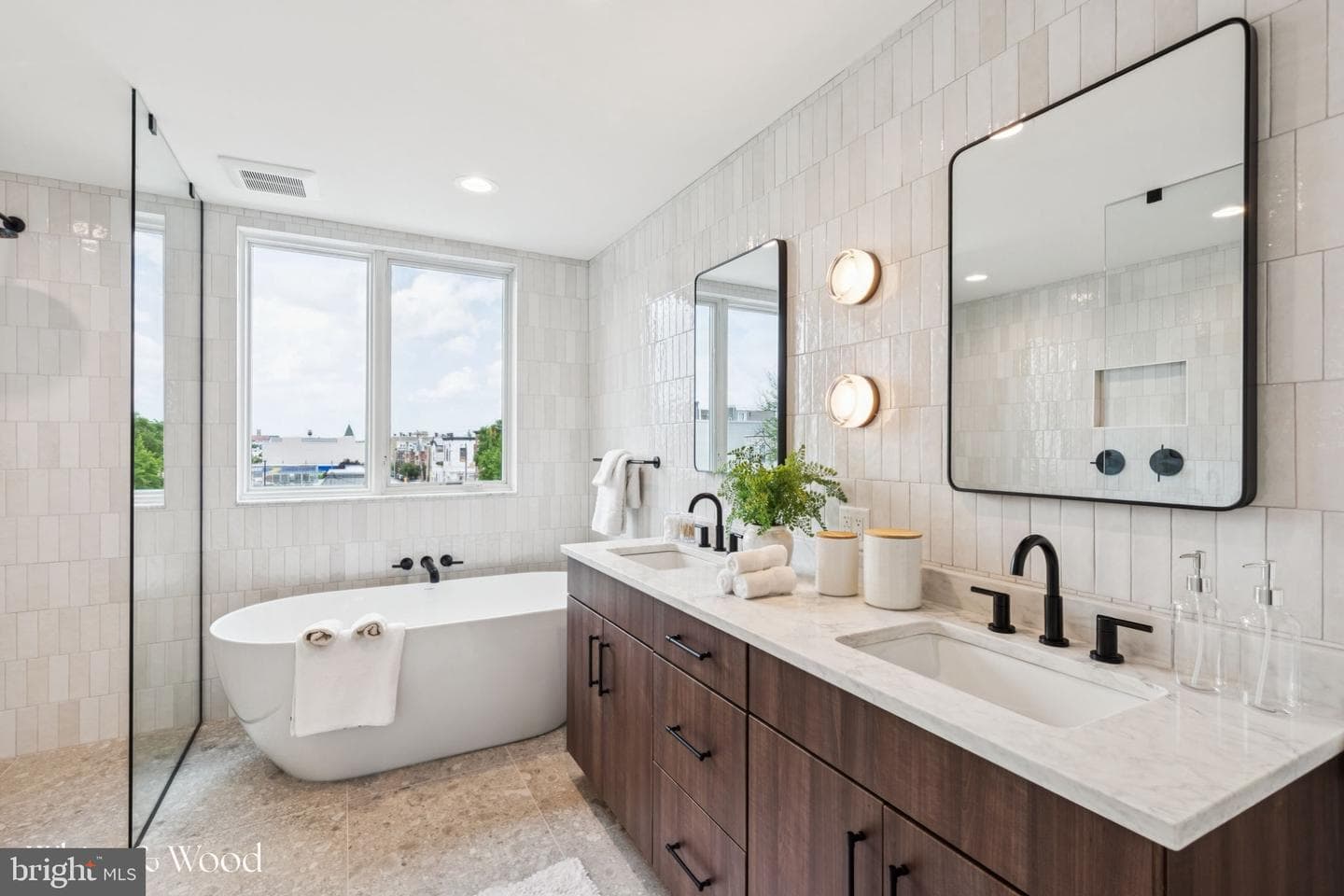 610 Brenna Walk photo 49