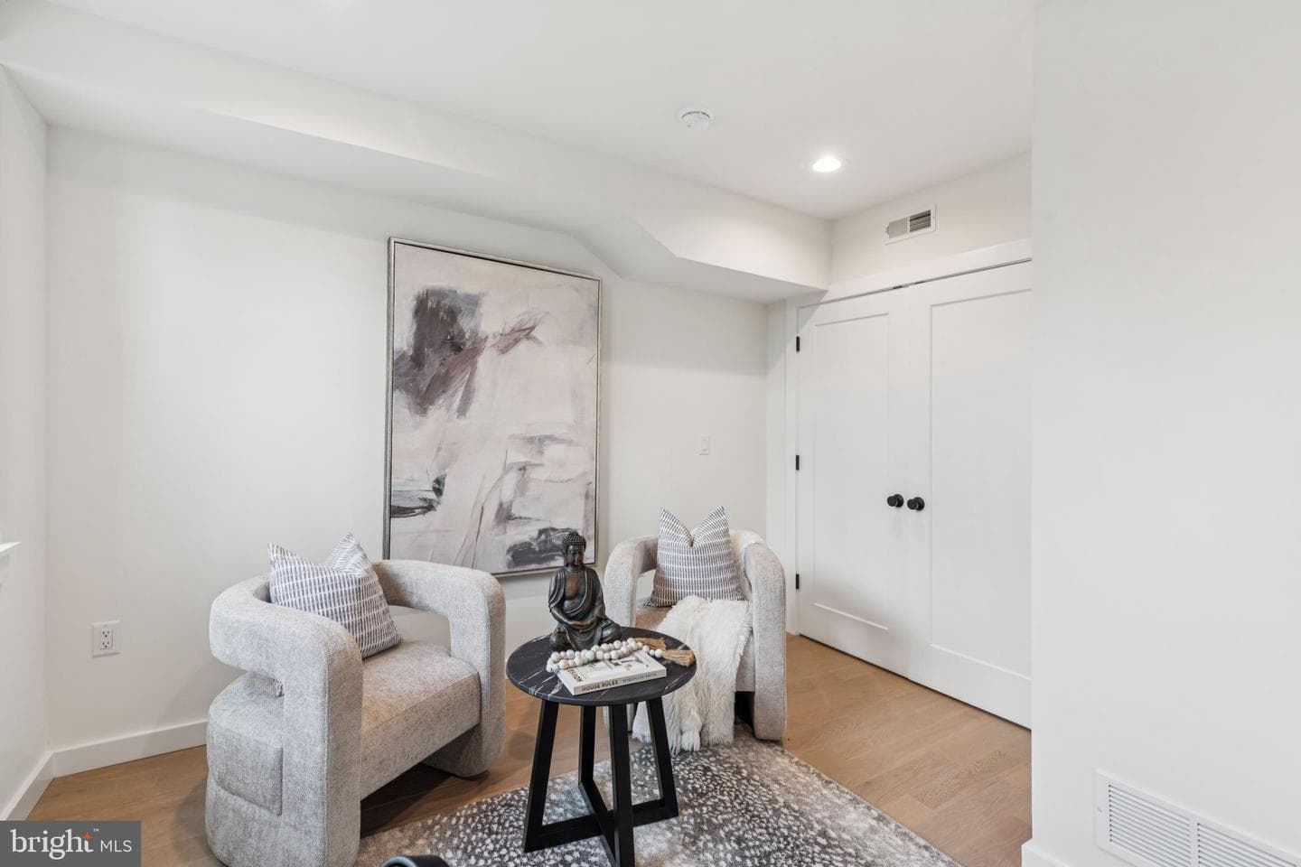 610 Brenna Walk photo 5