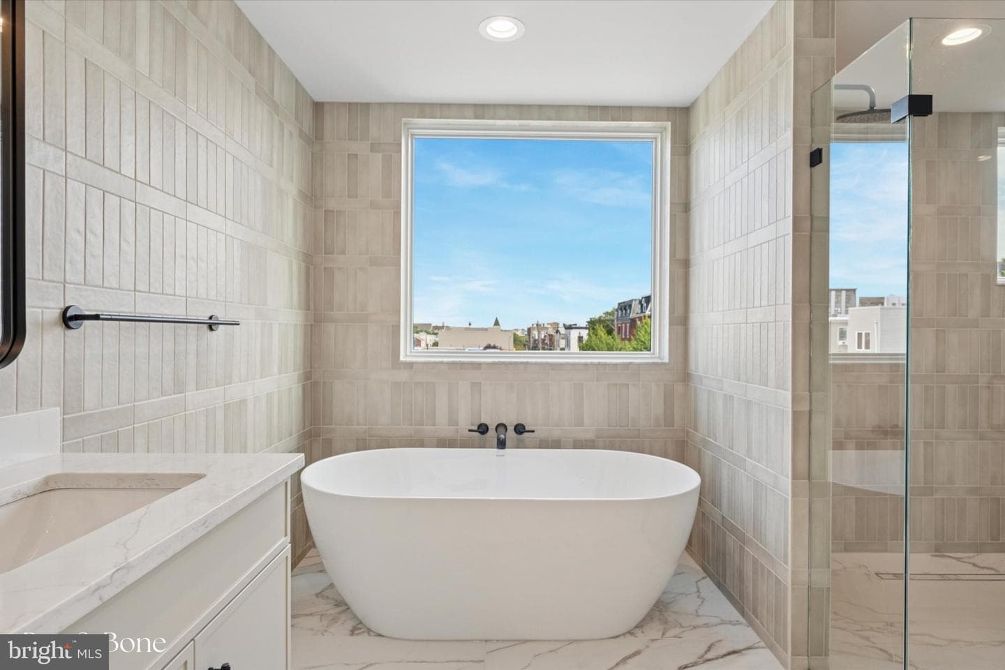 610 Brenna Walk photo 52
