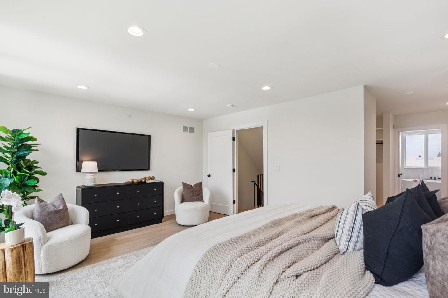 610 Brenna Walk photo 60