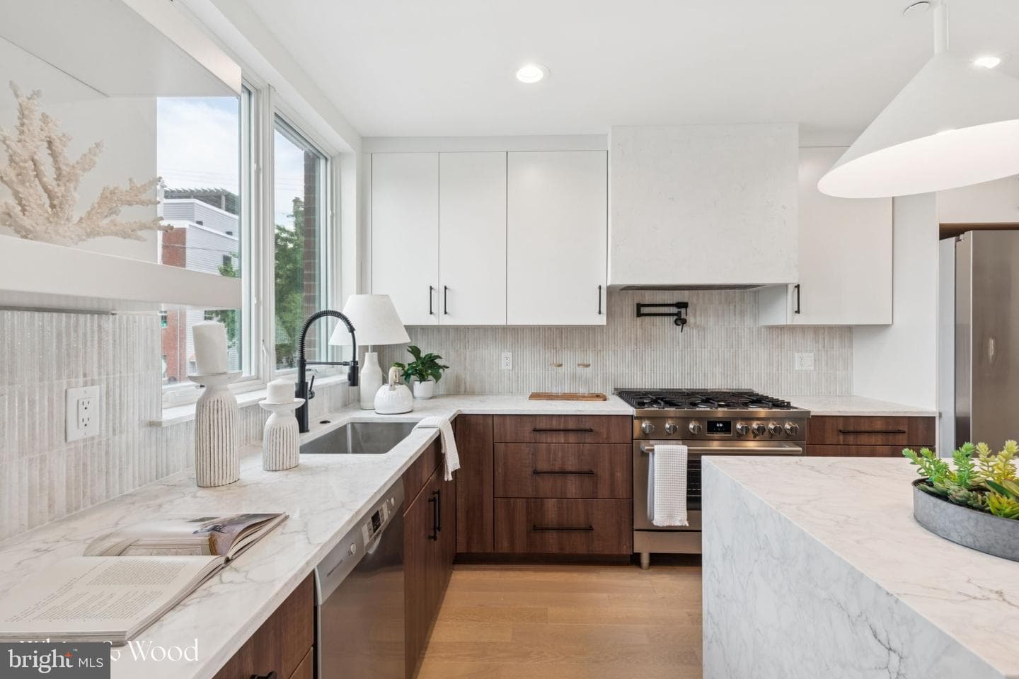 610 Brenna Walk photo 9
