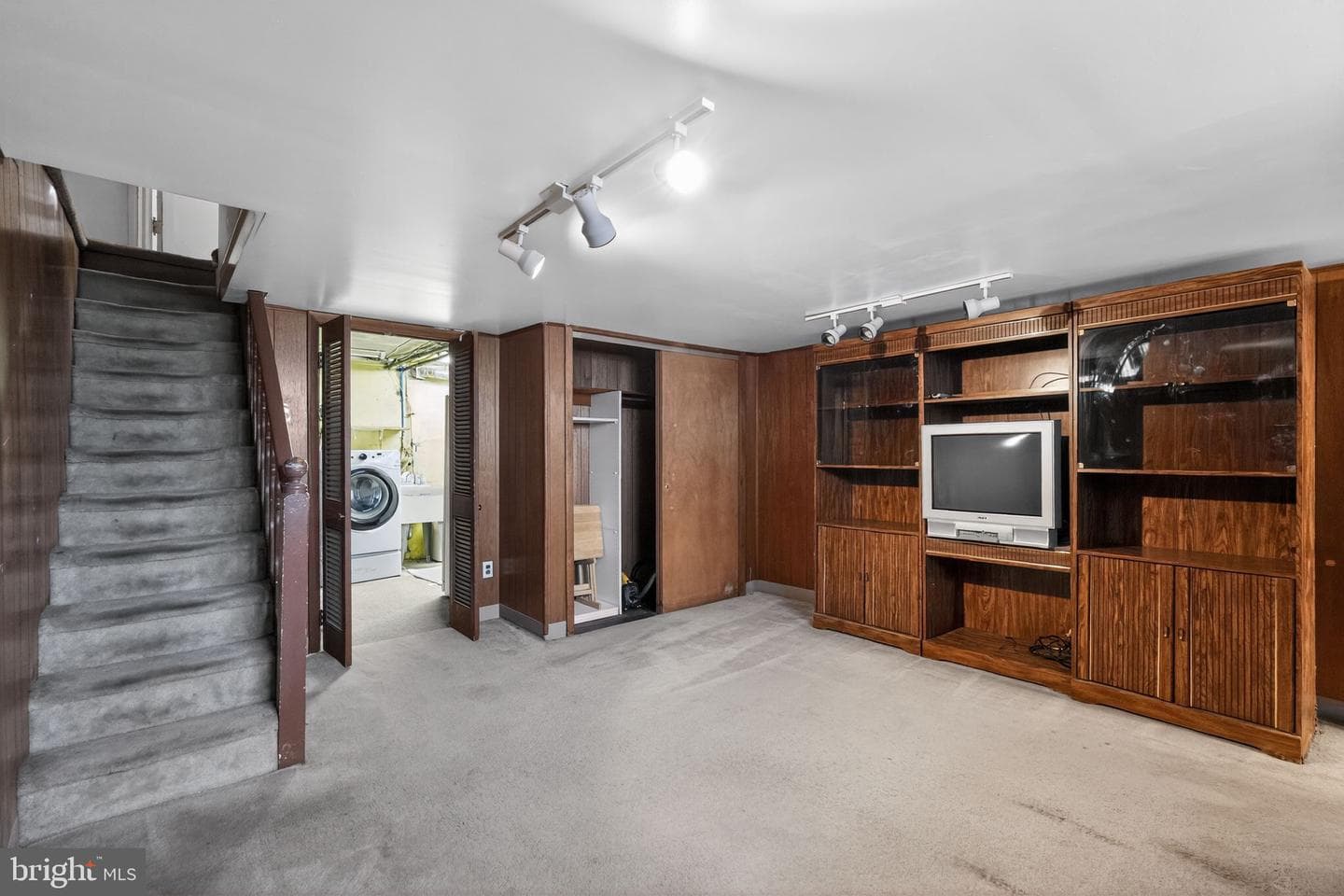 1460 Levick Street photo 24