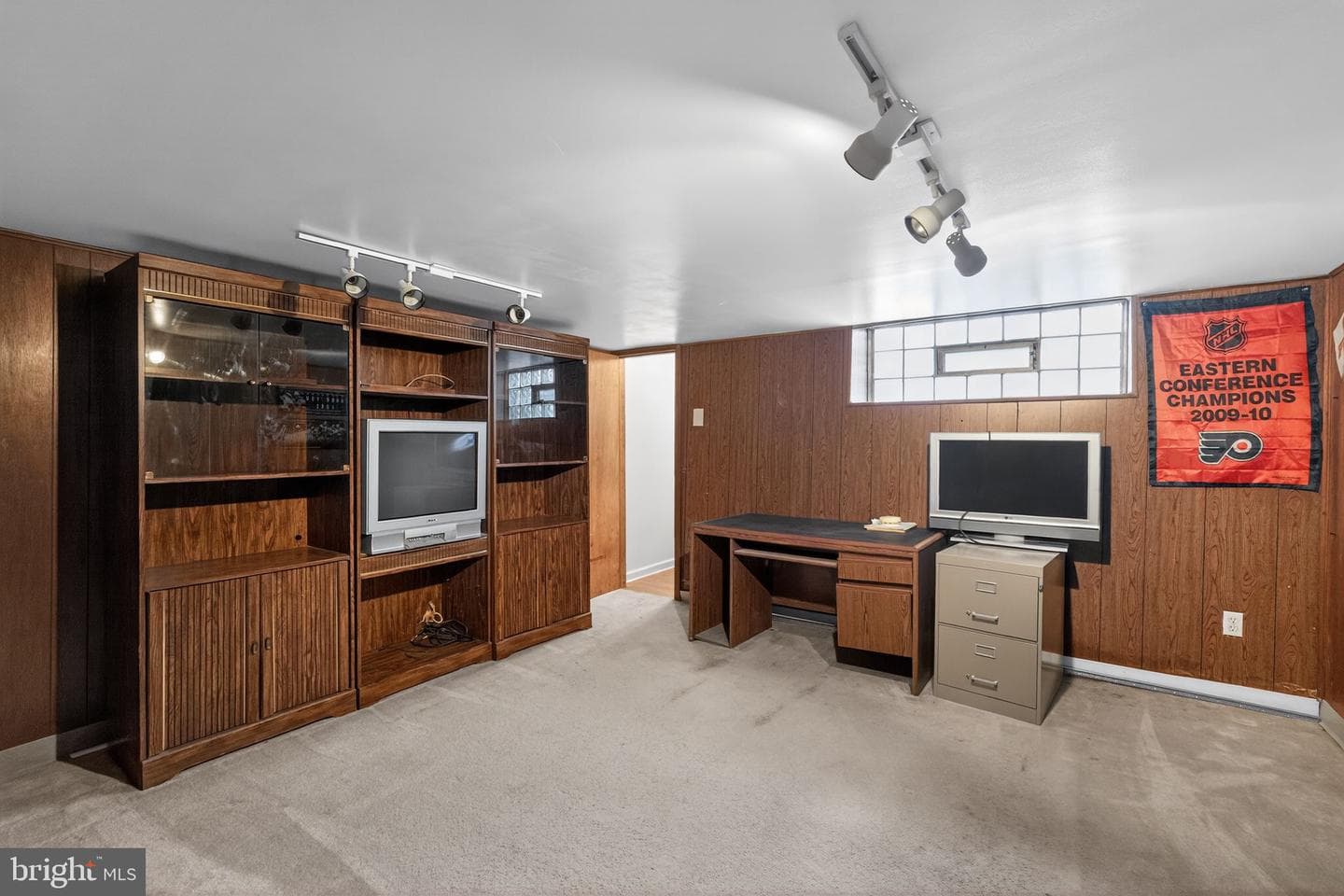 1460 Levick Street photo 25