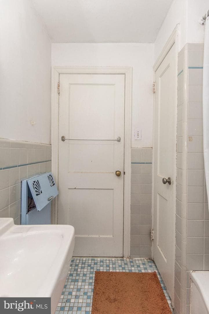 7140 Akron Street photo 29