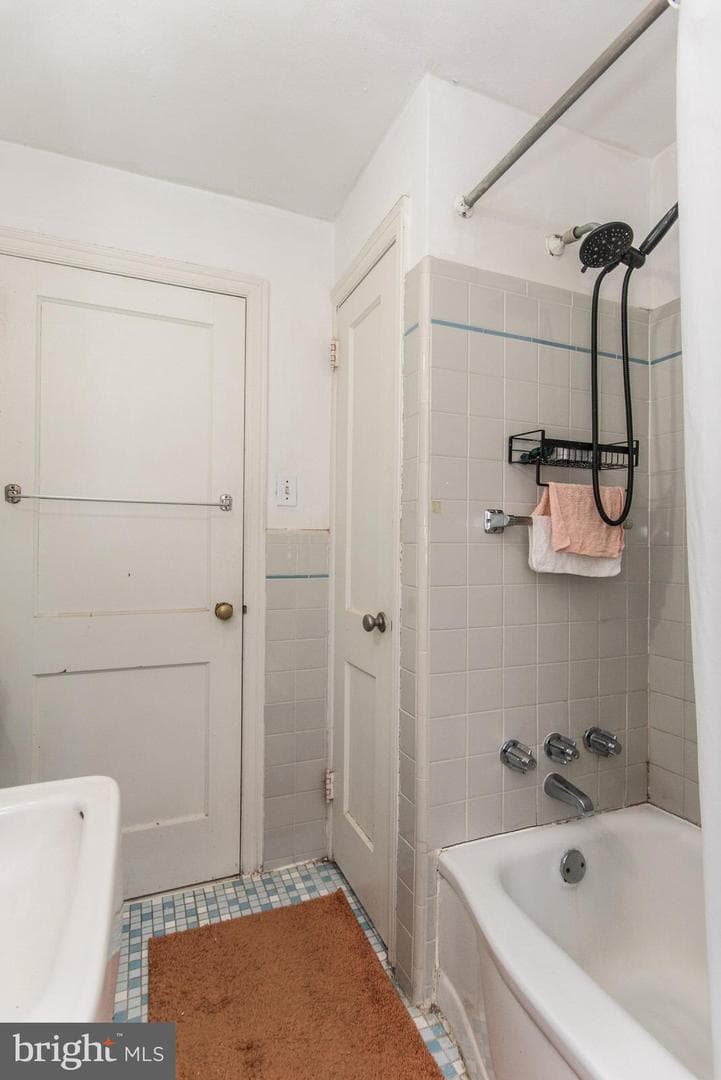 7140 Akron Street photo 30