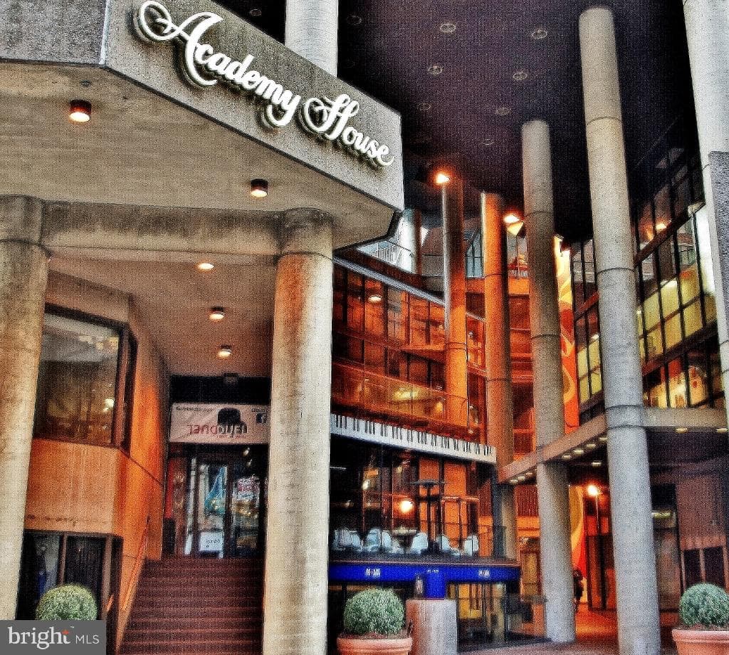 1420 Locust Street #23m