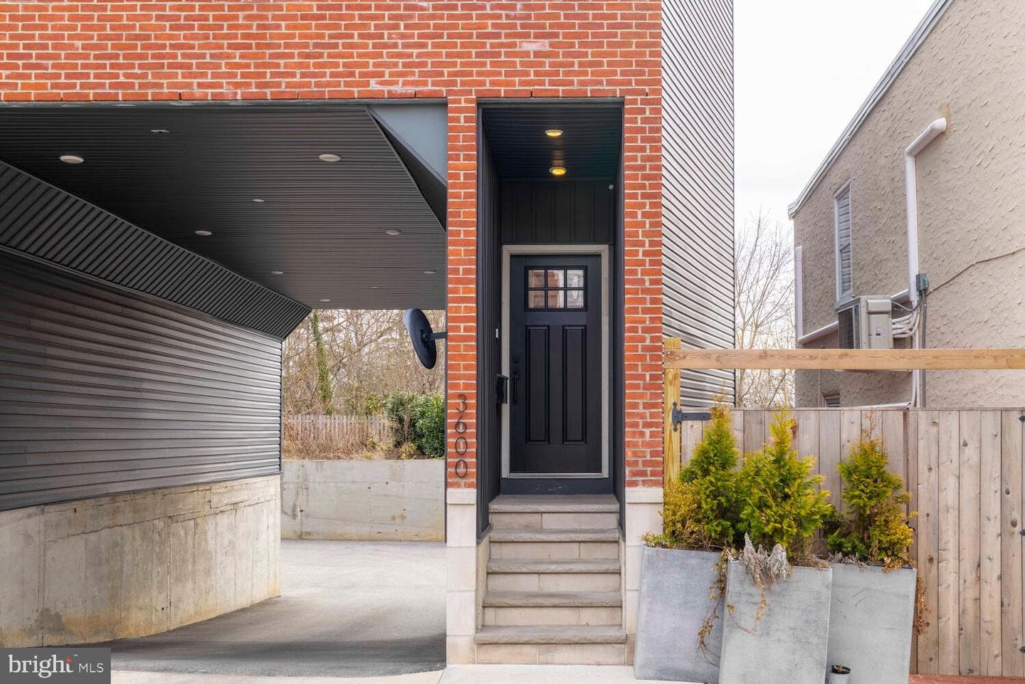 3600 Calumet Street photo 5