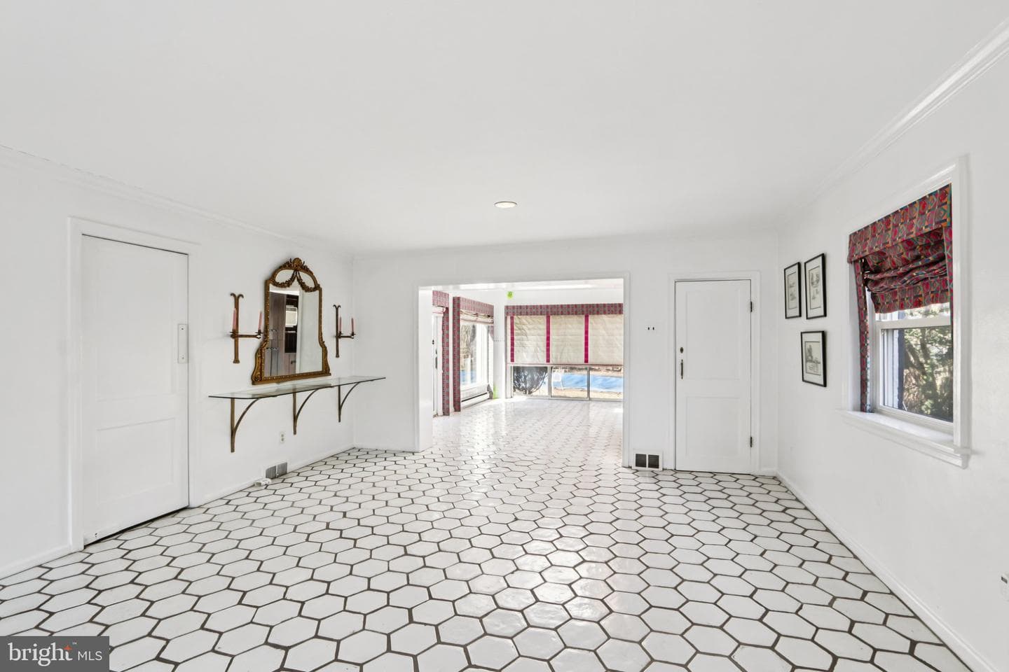 605 Arbutus Street photo 11