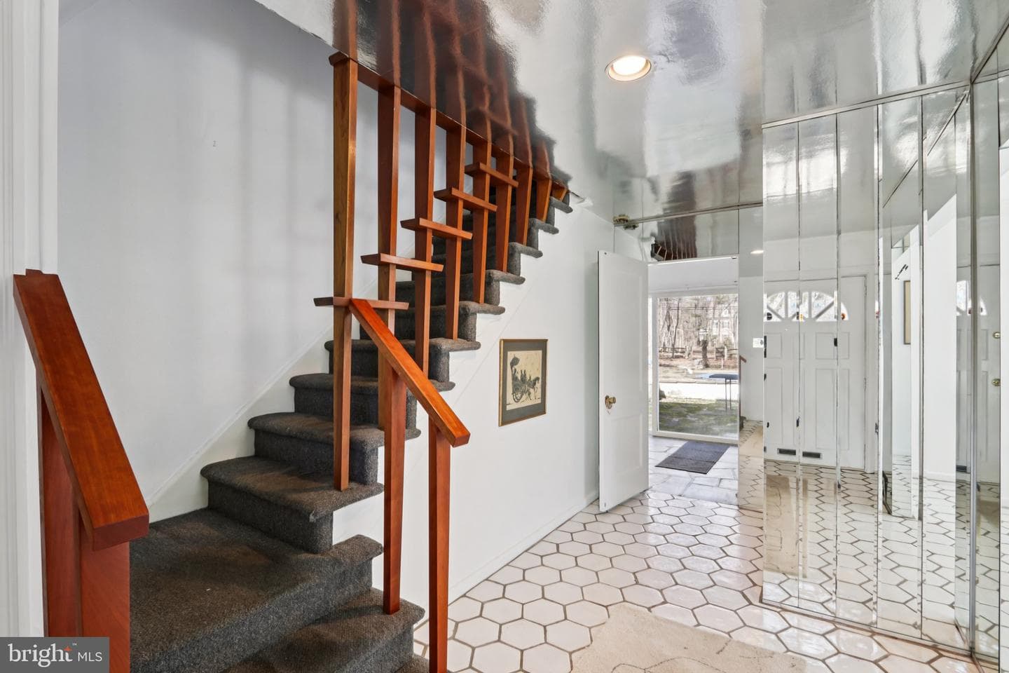 605 Arbutus Street photo 22