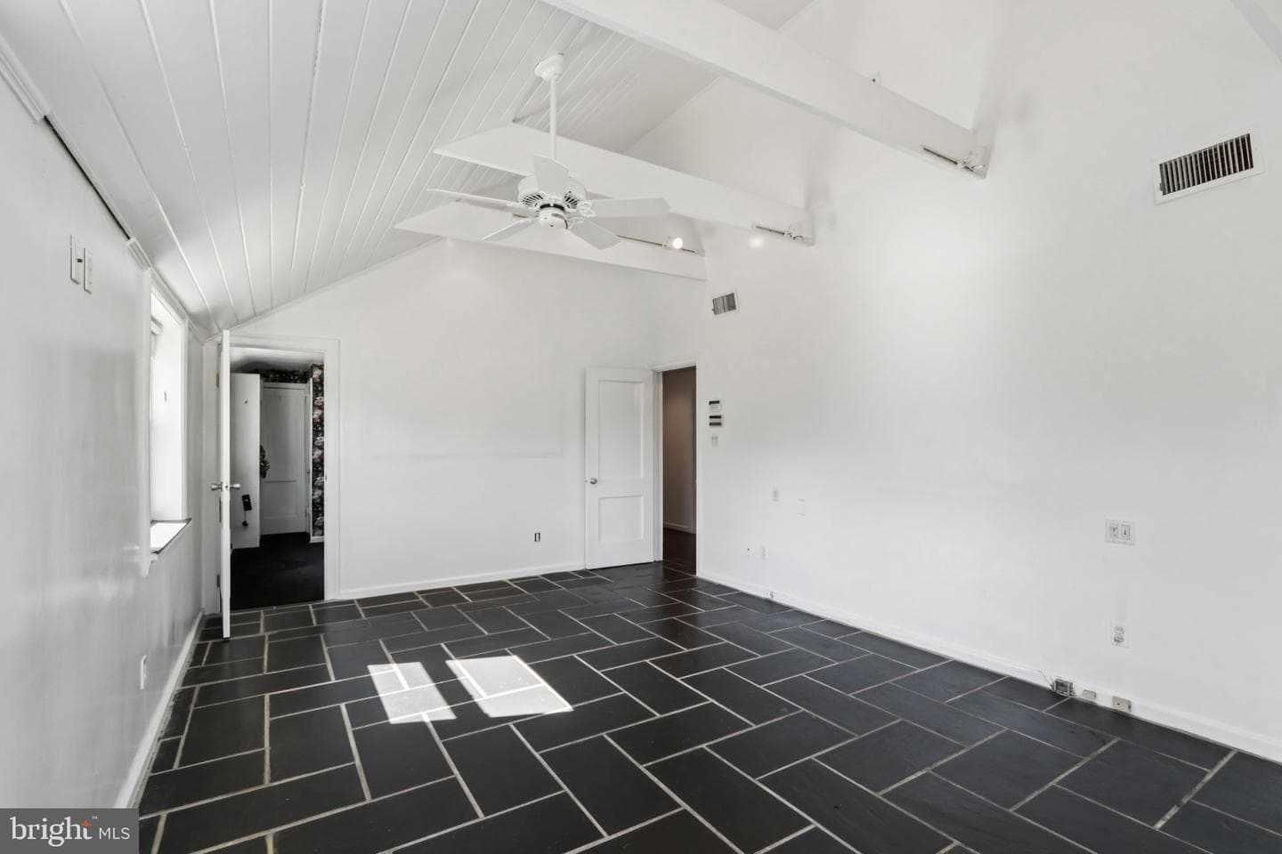 605 Arbutus Street photo 24