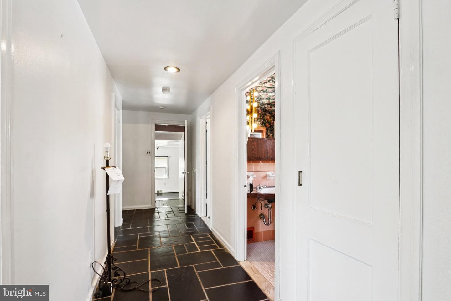 605 Arbutus Street photo 33