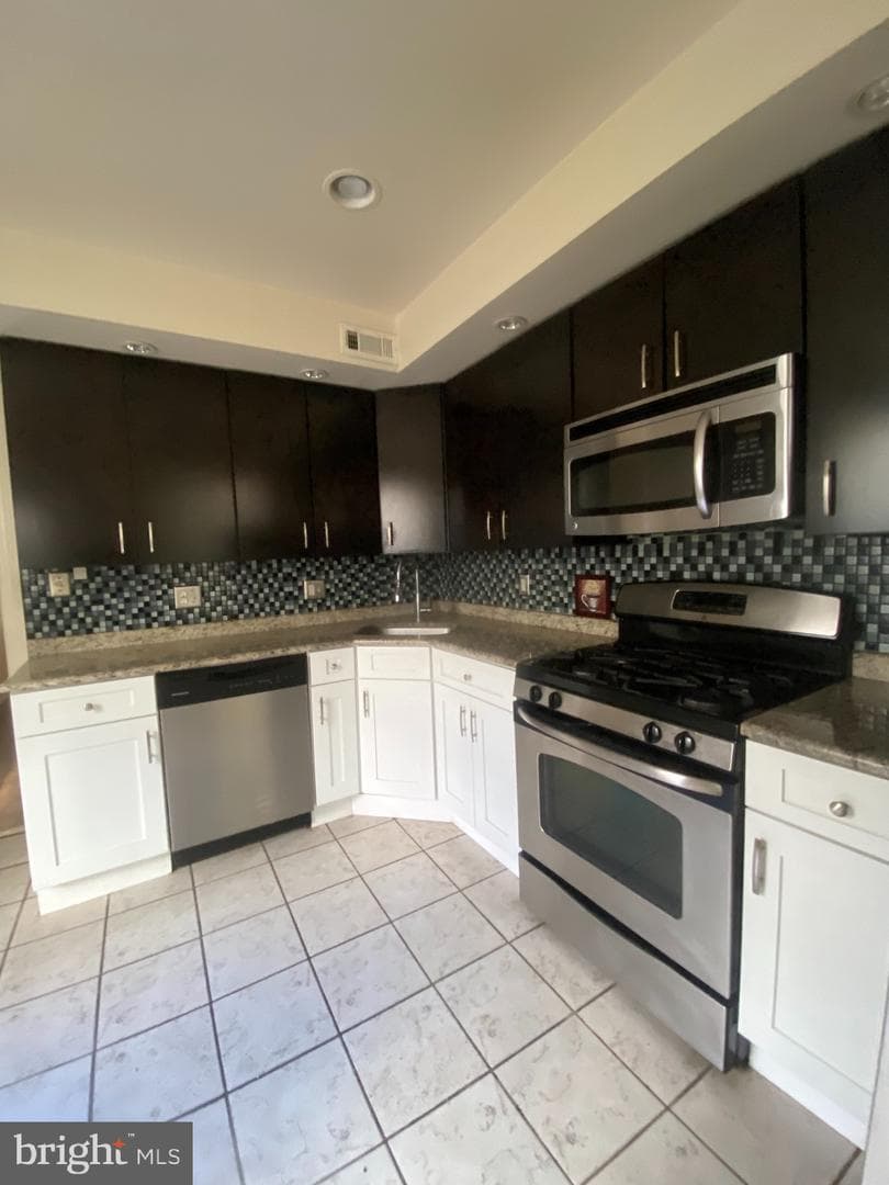 1830 Poplar Street photo 13