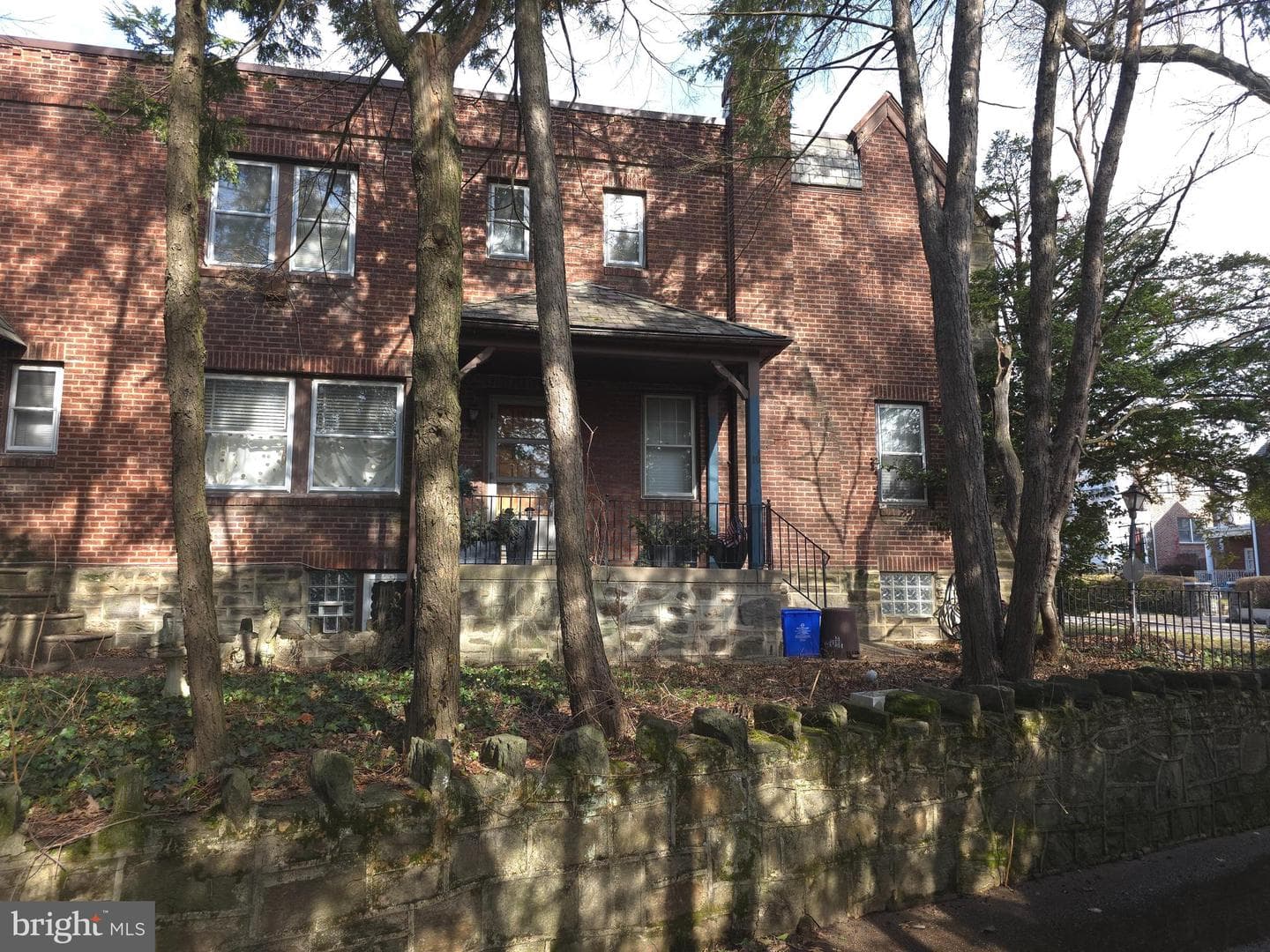 988 Allengrove Street photo 1