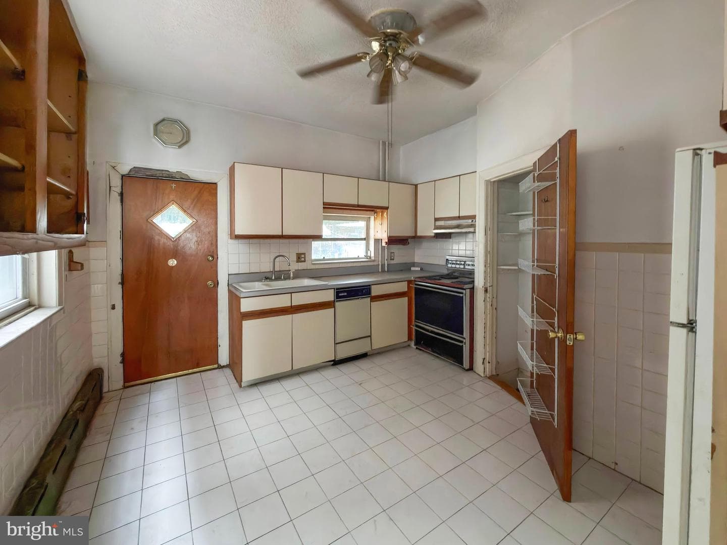 6144 Catharine Street photo 6