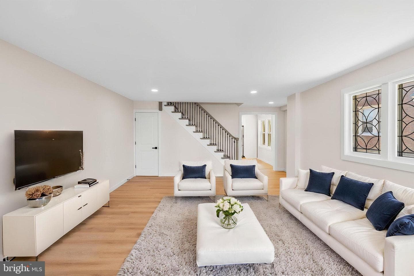 942 E Dorset Street photo 10