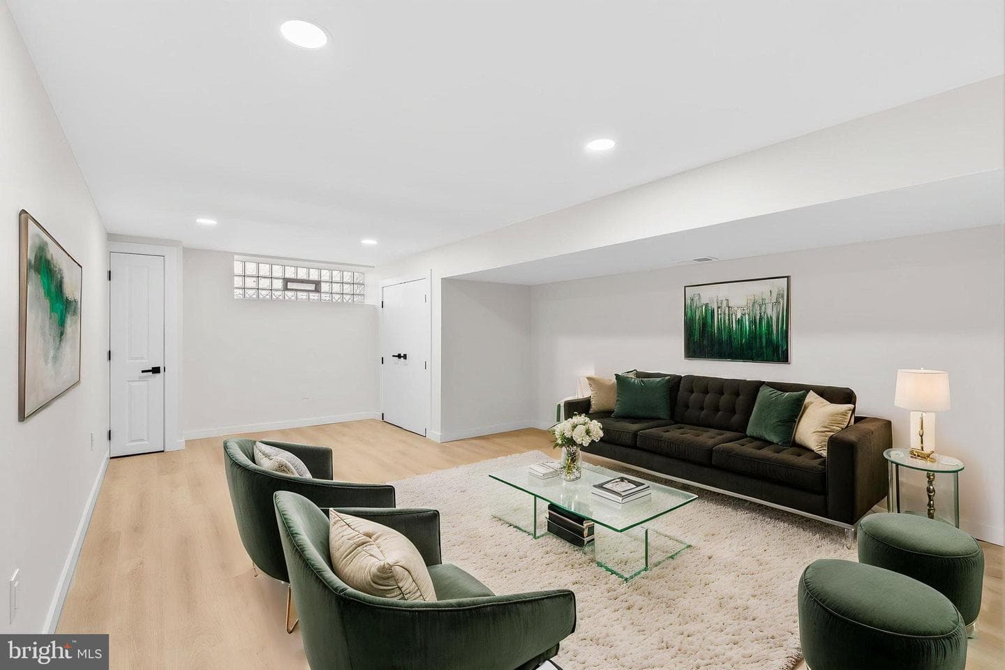 942 E Dorset Street photo 30