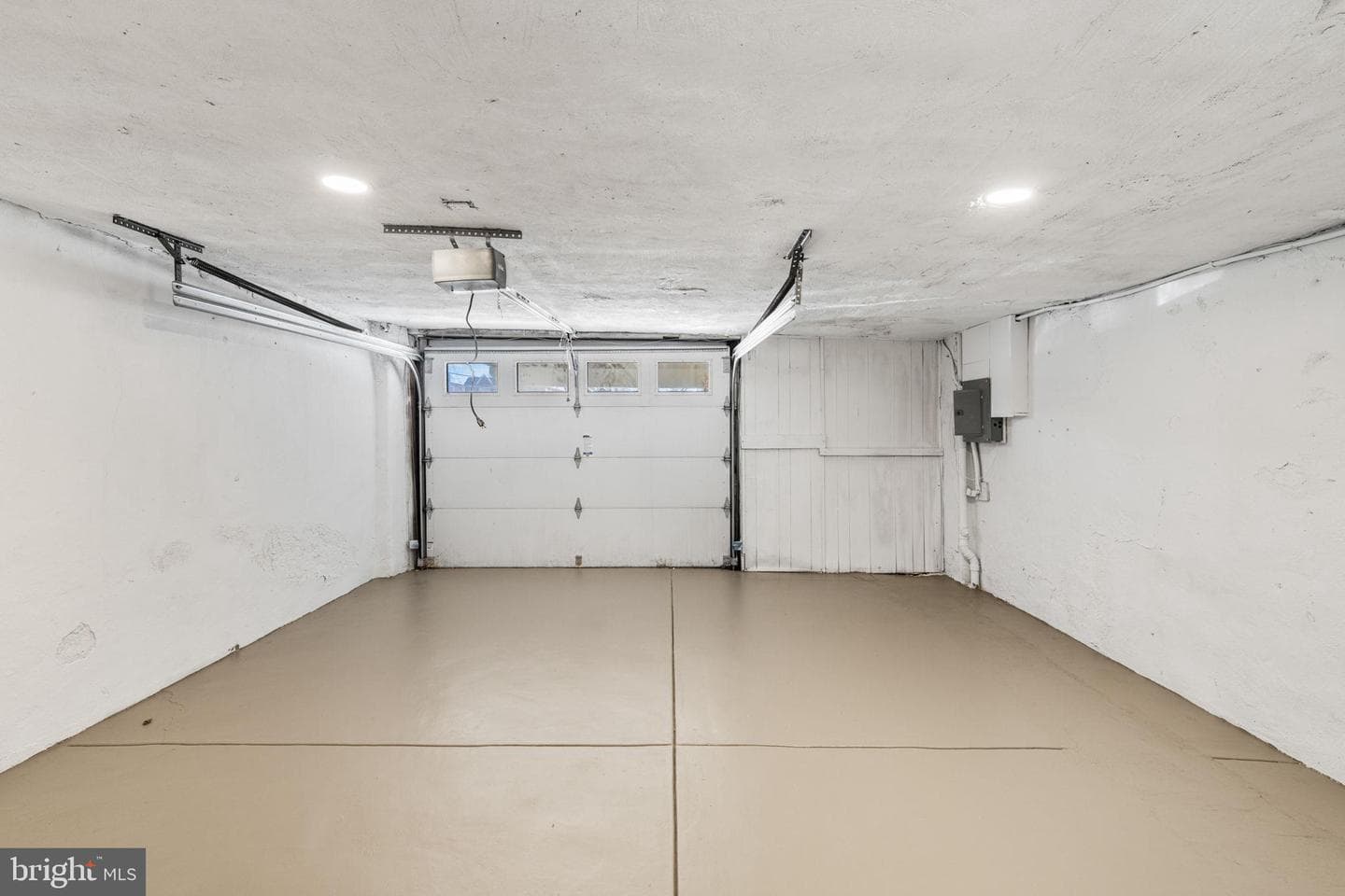 942 E Dorset Street photo 37