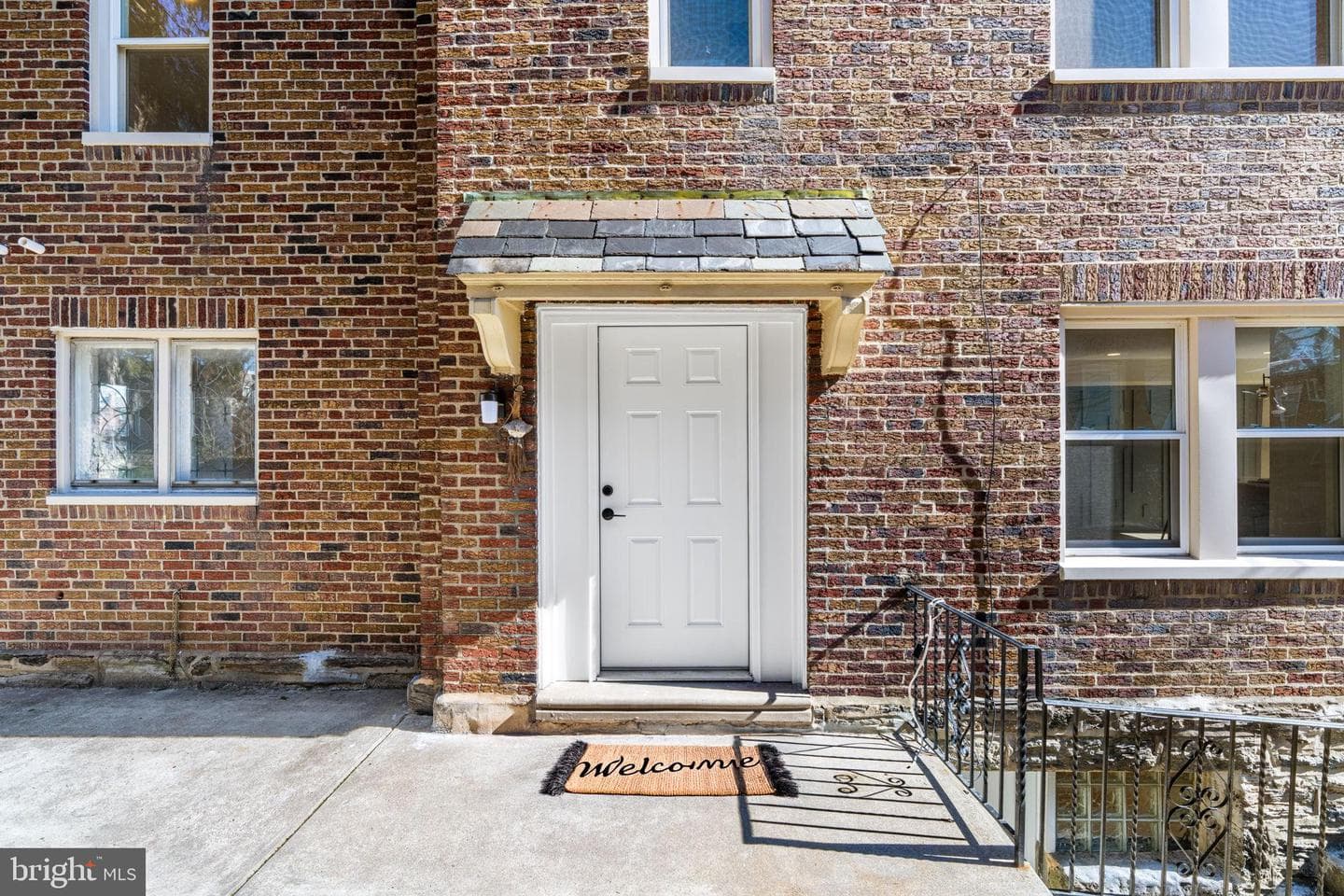 942 E Dorset Street photo 42
