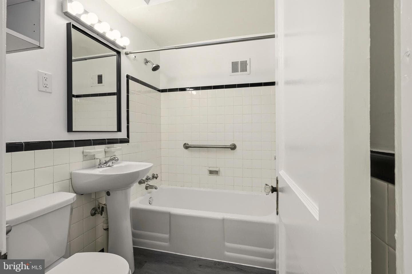 2079 Kennedy Street photo 11