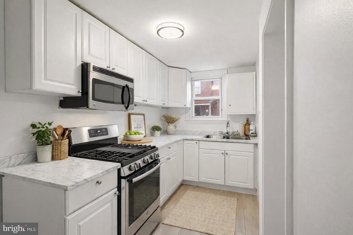 2079 Kennedy Street photo 3