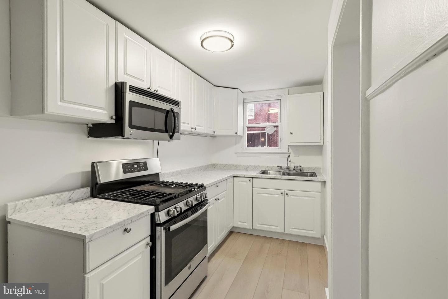 2079 Kennedy Street photo 8