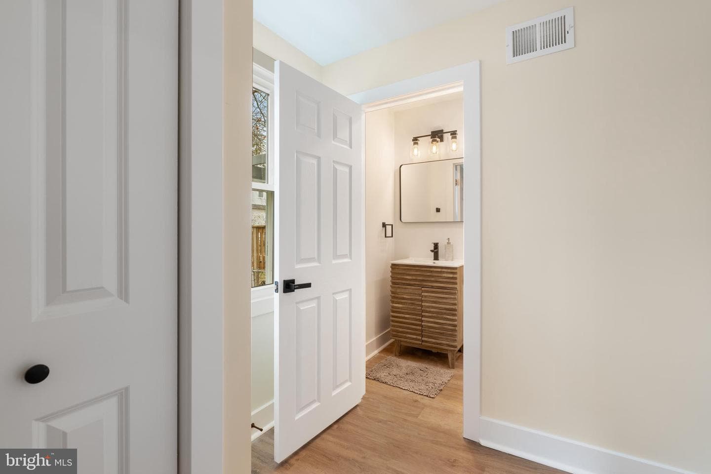 530 Arthur Street photo 18
