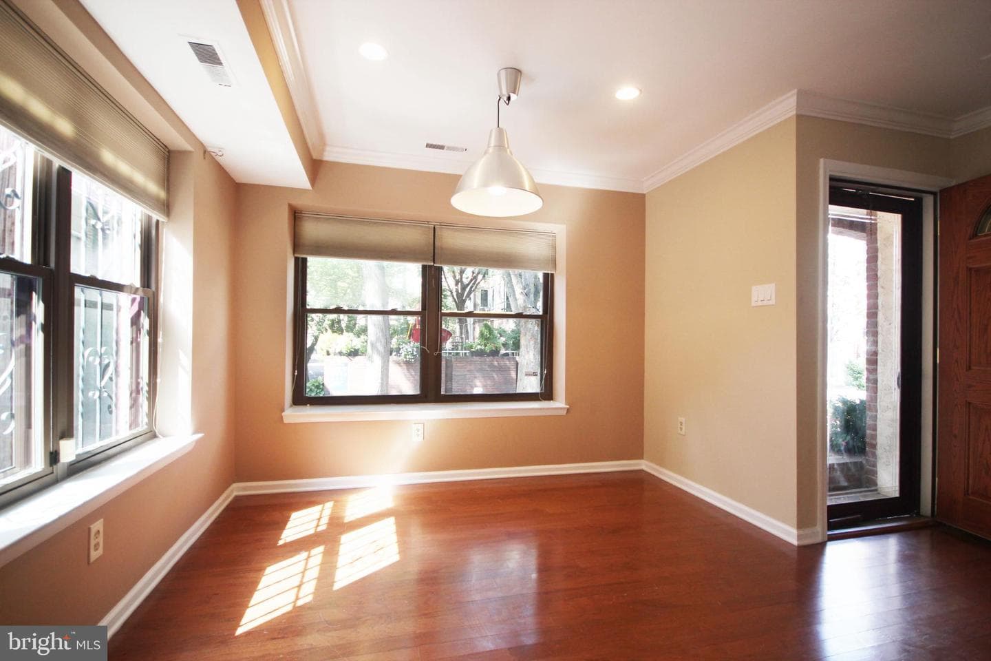 2128 Appletree Street photo 3