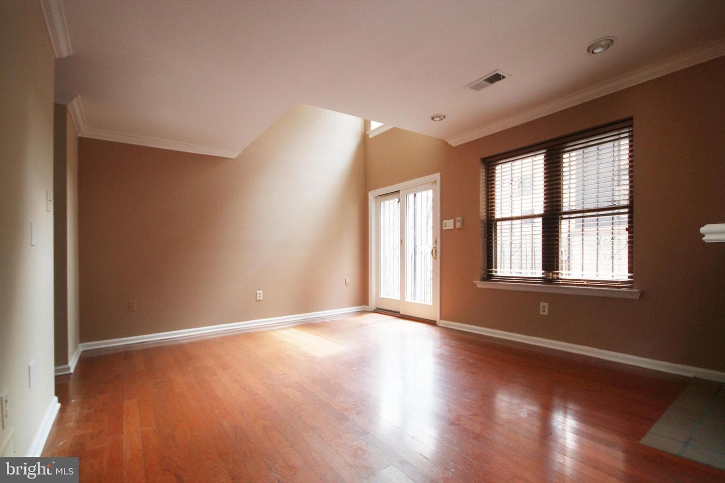 2128 Appletree Street photo 5