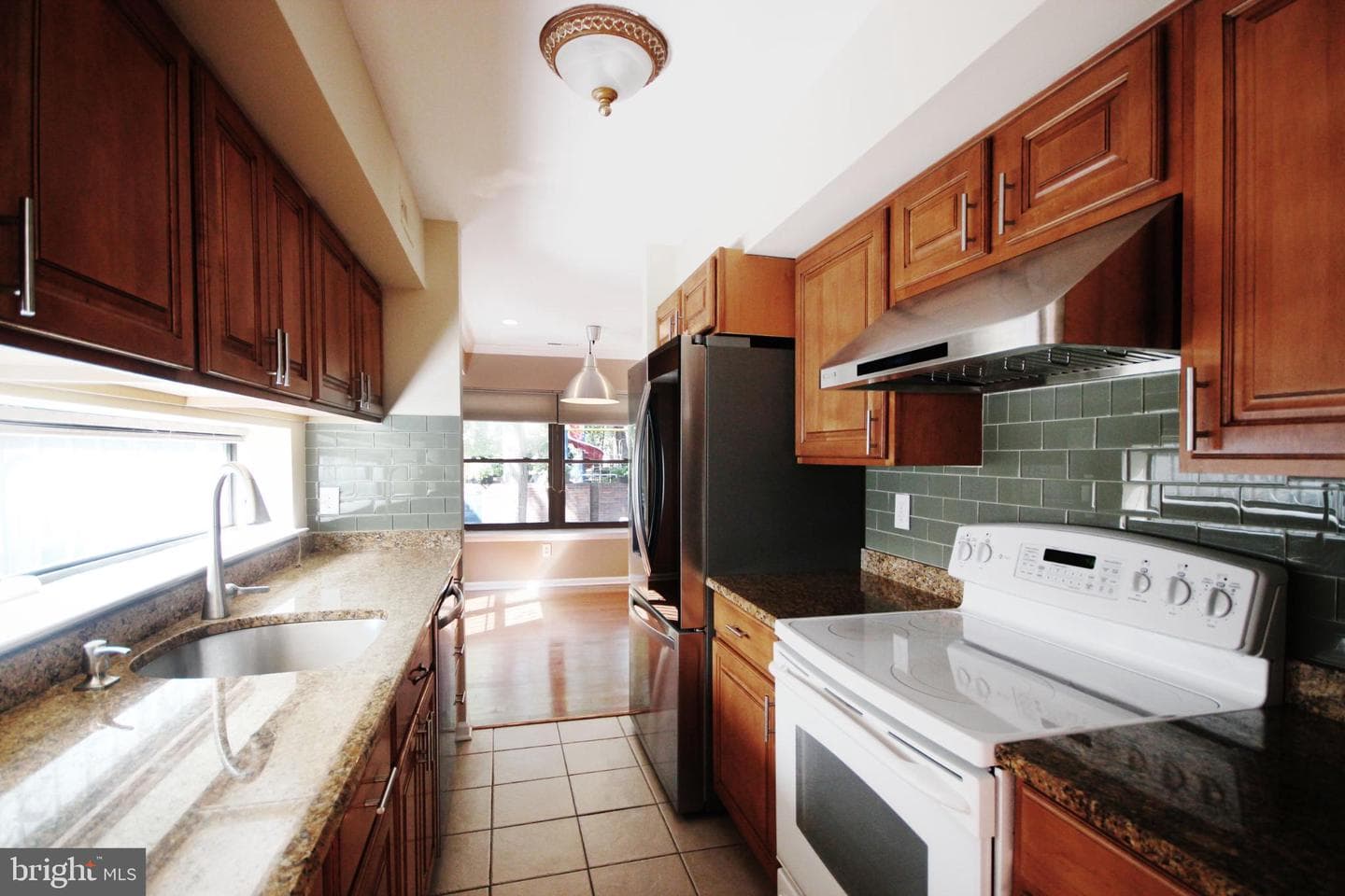 2128 Appletree Street photo 9