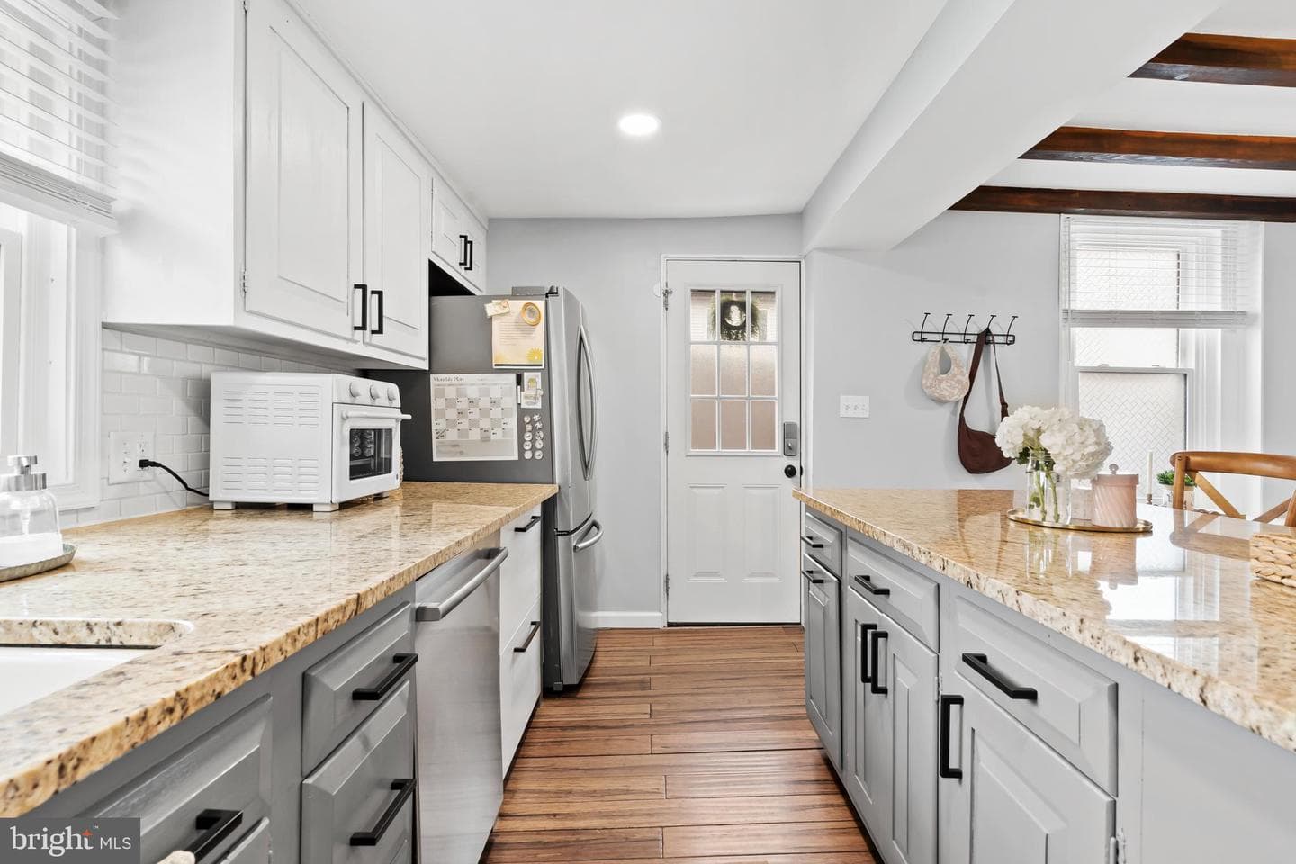 300 Leverington Avenue photo 15