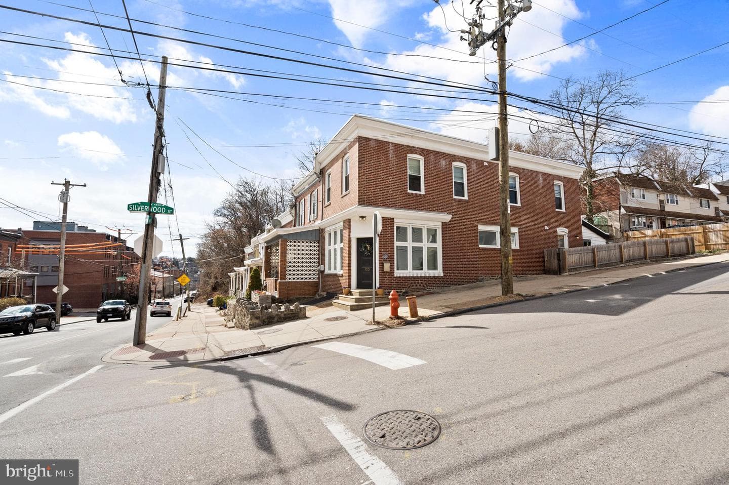 300 Leverington Avenue photo 2