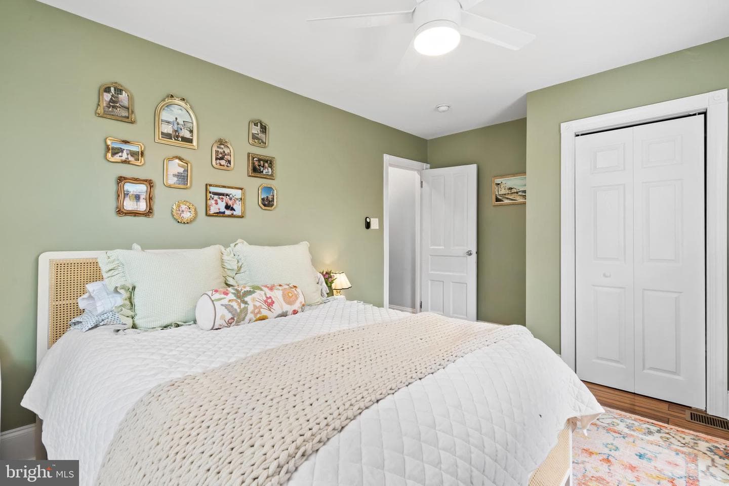 300 Leverington Avenue photo 24