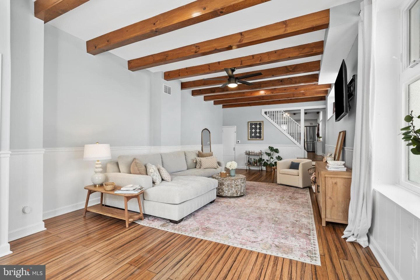 300 Leverington Avenue photo 4