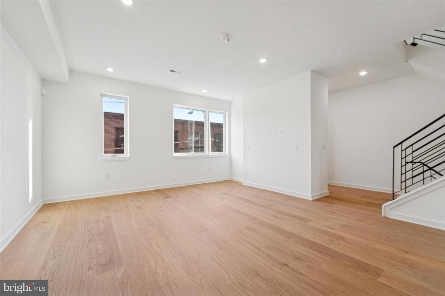 2132 E Rush Street photo 3