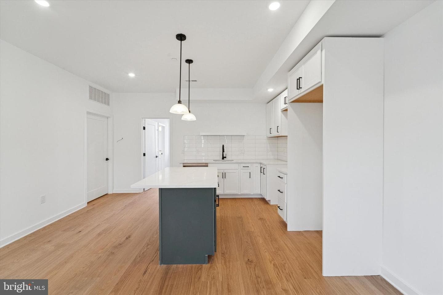 2132 E Rush Street photo 4