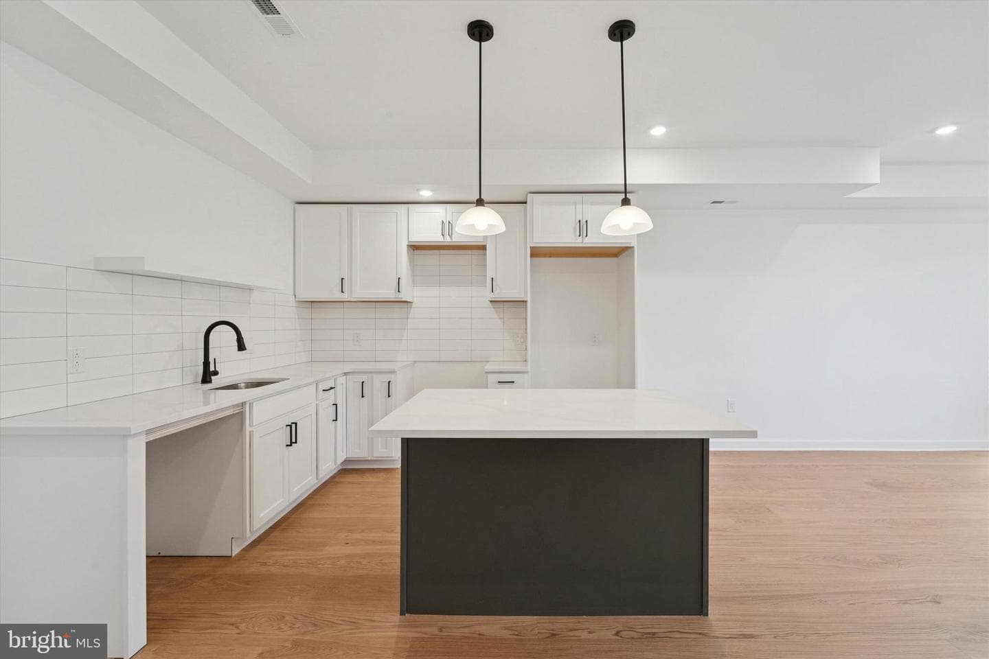 2132 E Rush Street photo 6