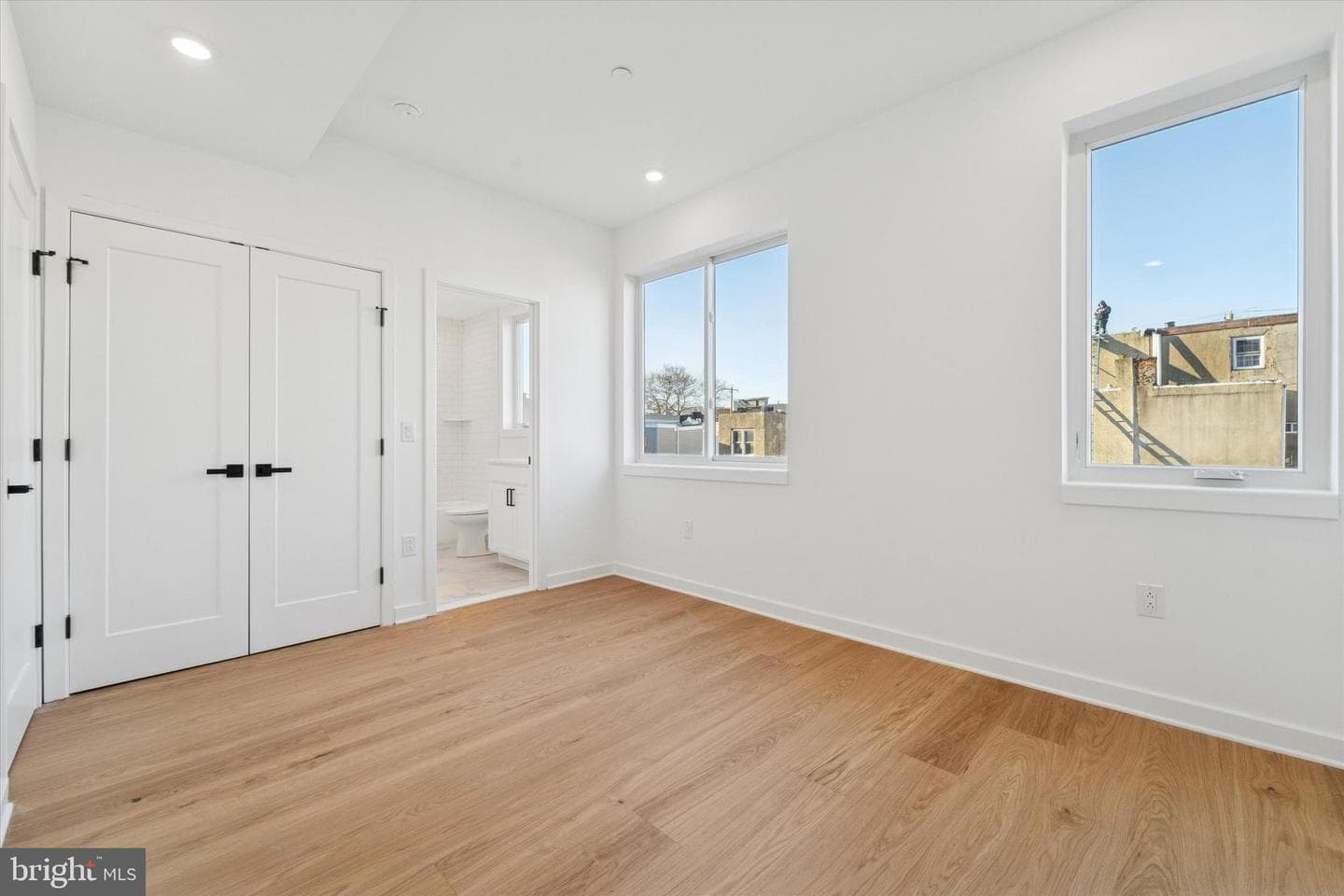 2132 E Rush Street photo 9