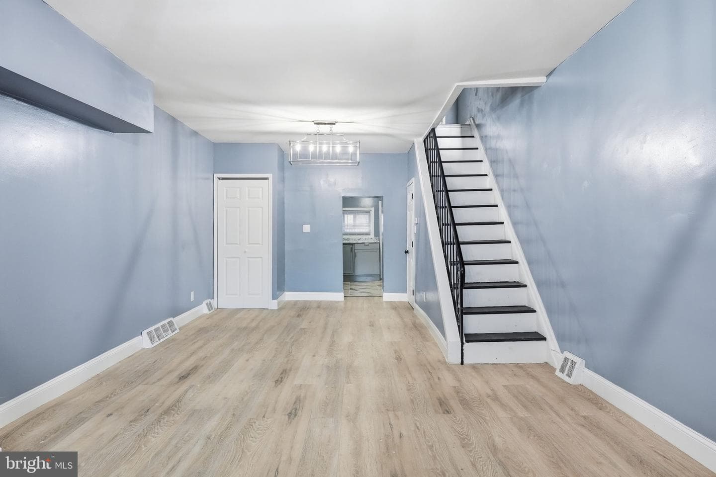 1526 S Lecount Street photo 3