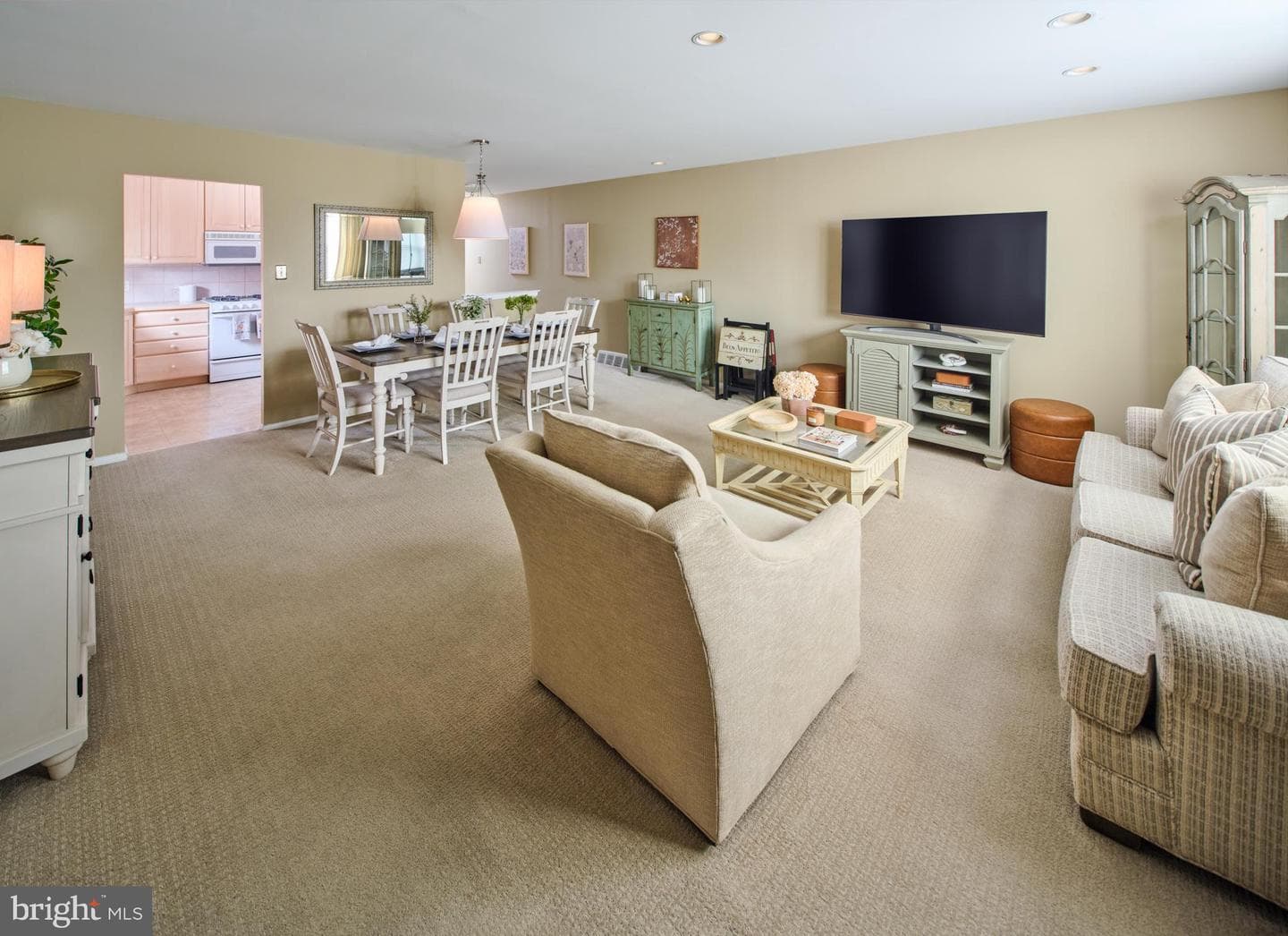 529 Strahle Street photo 10