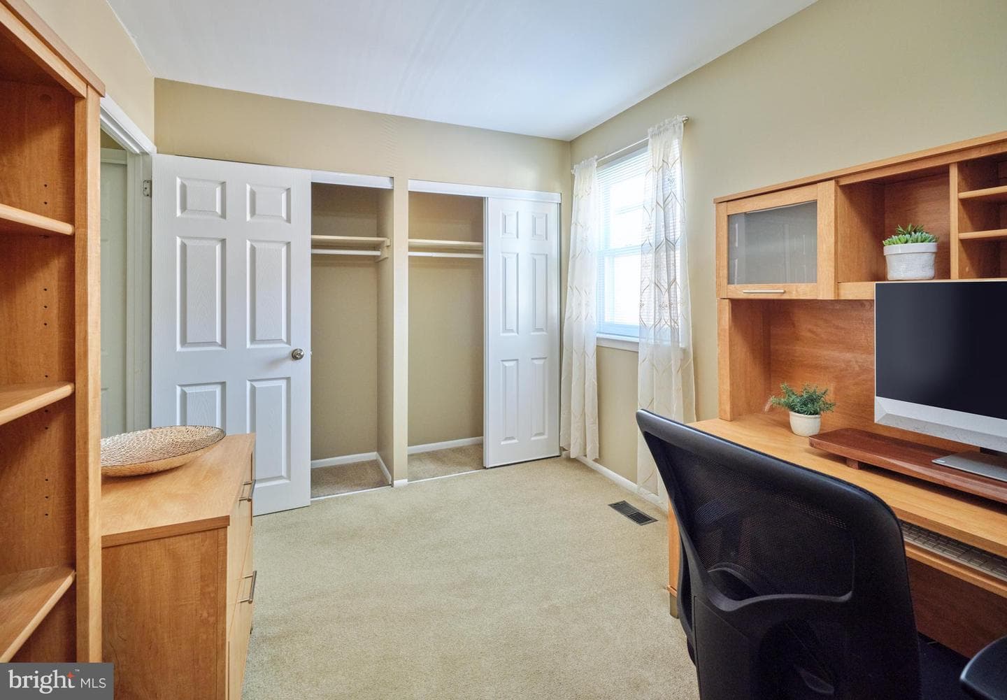 529 Strahle Street photo 18