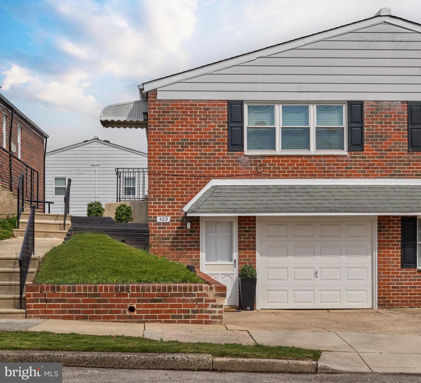 529 Strahle Street photo 2